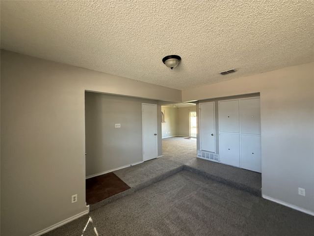 2805 W Ferndale Lane, Grand Prairie, TX 75052