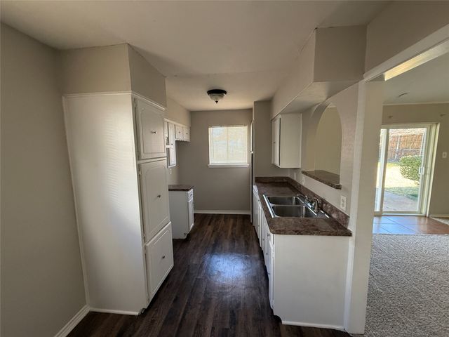 2805 W Ferndale Lane, Grand Prairie, TX 75052