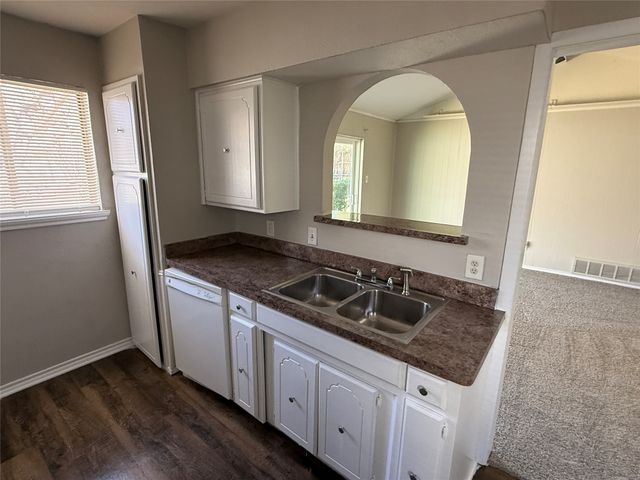 2805 W Ferndale Lane, Grand Prairie, TX 75052