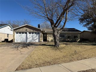 2805 W Ferndale Lane, Grand Prairie, TX 75052