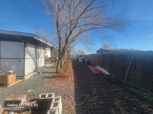 2825 Winnemucca St, Silver Springs, NV 89429