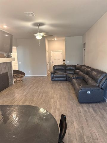 8608 NW 77th Street, Oklahoma City, OK 73132
