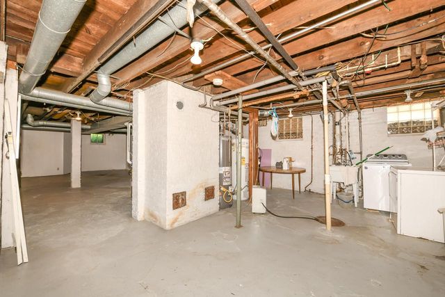 501 E Otjen STREET, Milwaukee, WI 53207
