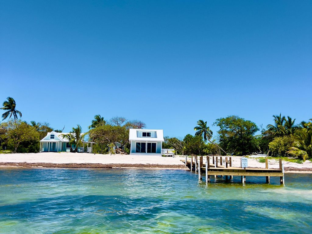 9W Cooks, Cook Island Key, FL 33043