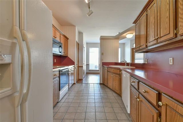 1401 NE 11 Street, Moore, OK 73160