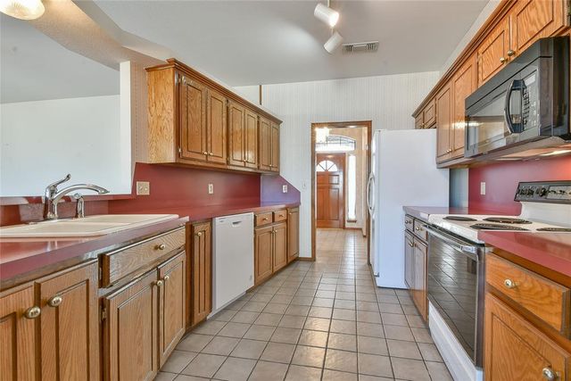 1401 NE 11 Street, Moore, OK 73160