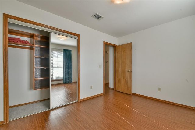 1401 NE 11 Street, Moore, OK 73160