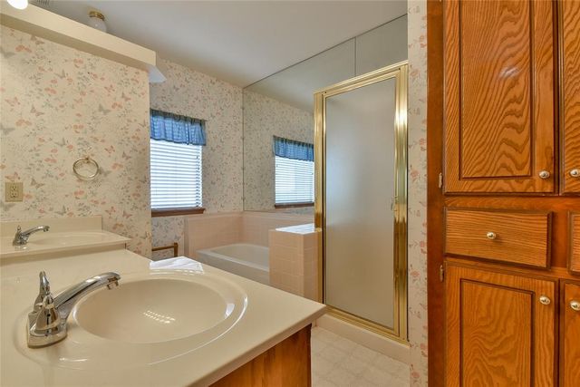 1401 NE 11 Street, Moore, OK 73160