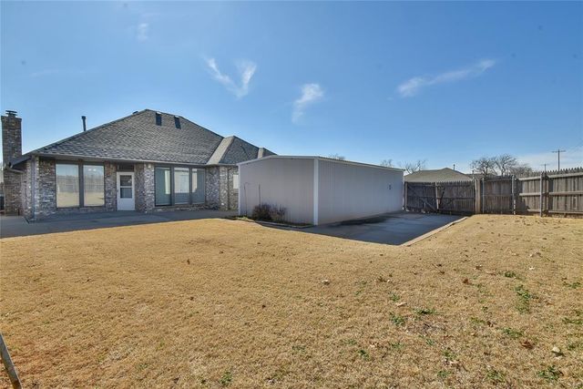 1401 NE 11 Street, Moore, OK 73160