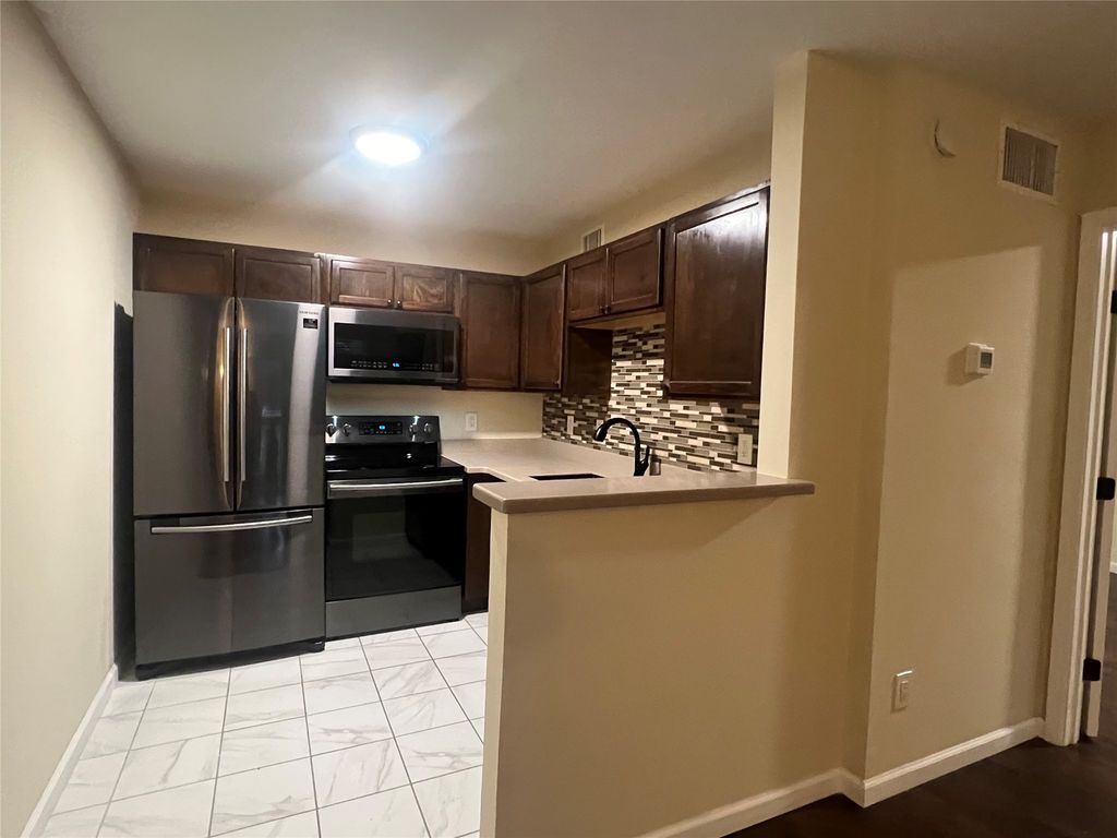 18333 Roehampton Drive 417, Dallas, TX 75252