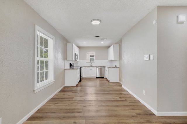 718 Genoa Avenue, Dallas, TX 75216