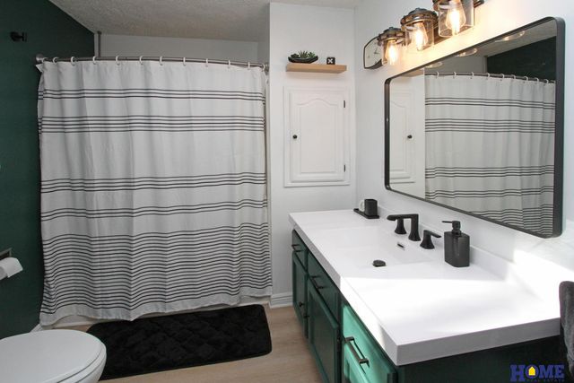 1300 Nelson Street, Lincoln, NE 68521