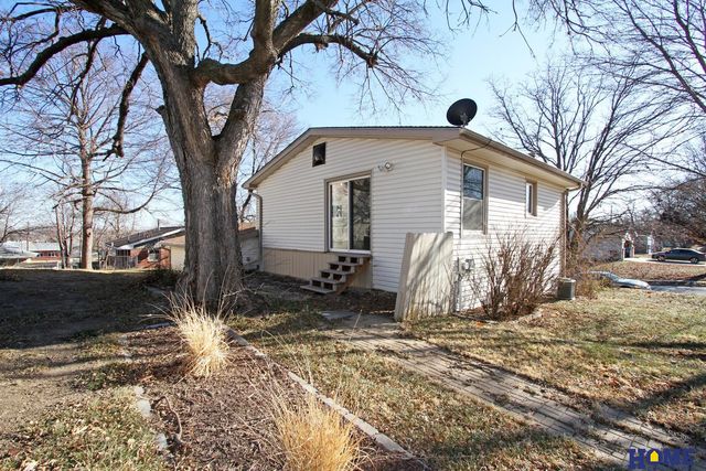 1300 Nelson Street, Lincoln, NE 68521