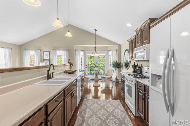 5004 Castlegate Lane, Godfrey, IL 62035