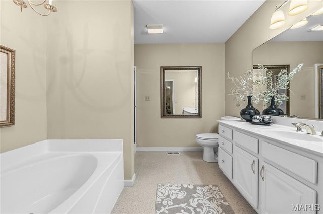 5004 Castlegate Lane, Godfrey, IL 62035