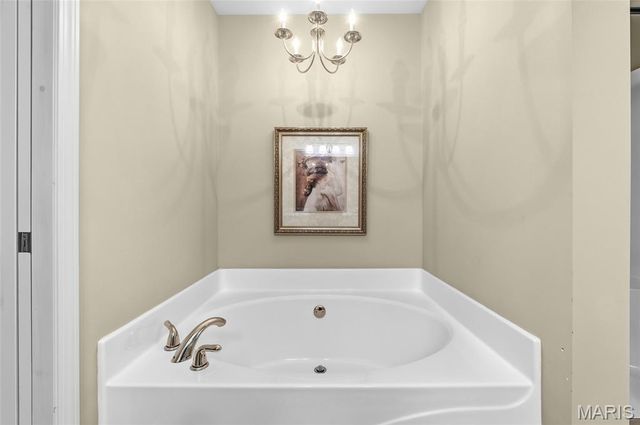 5004 Castlegate Lane, Godfrey, IL 62035