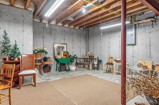 5004 Castlegate Lane, Godfrey, IL 62035