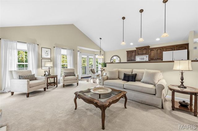 5004 Castlegate Lane, Godfrey, IL 62035