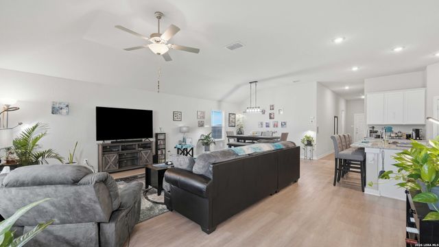 10738 Francisco Way, Converse, TX 78109