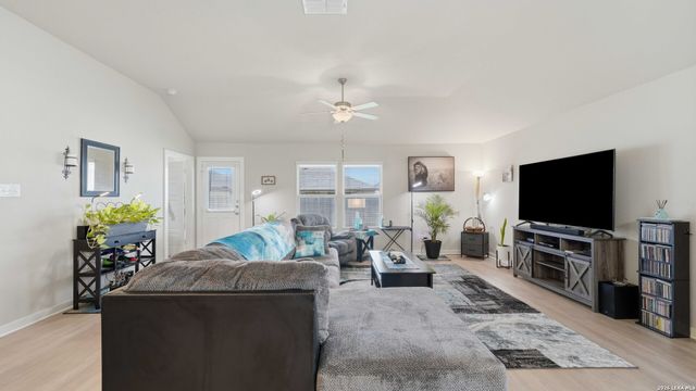 10738 Francisco Way, Converse, TX 78109