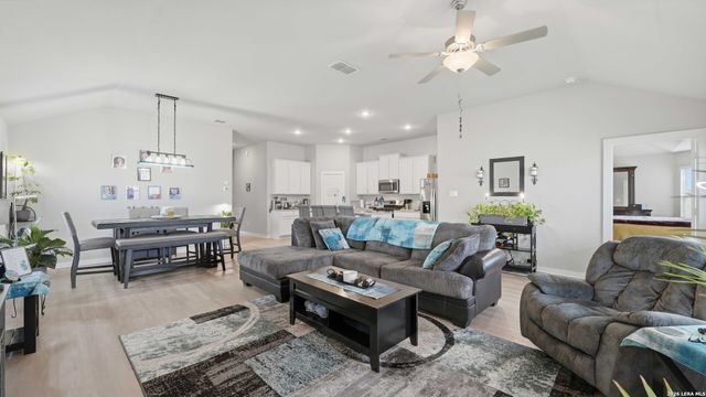 10738 Francisco Way, Converse, TX 78109