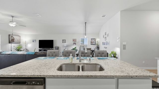 10738 Francisco Way, Converse, TX 78109