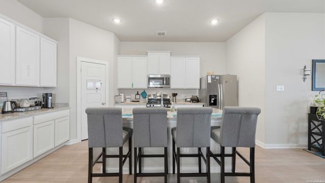 10738 Francisco Way, Converse, TX 78109