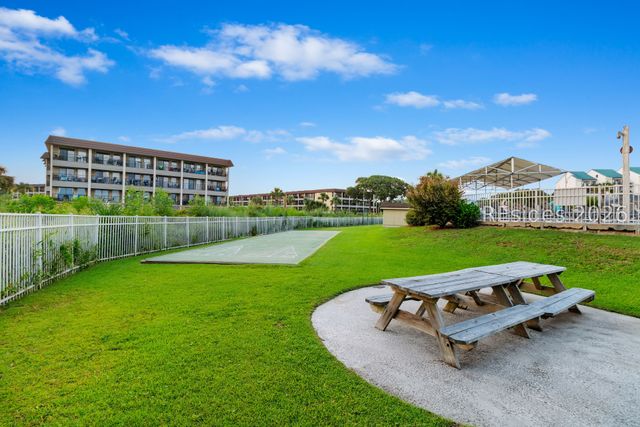 40 Folly Field Road 104, Hilton Head Island, SC 29928