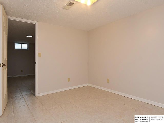 709 N 77TH Avenue, Omaha, NE 68114