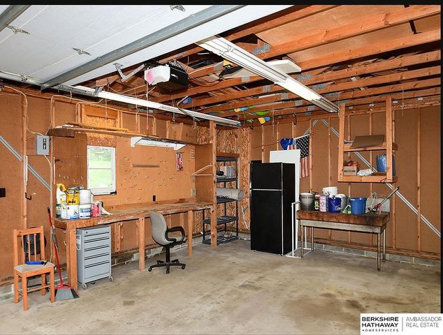 709 N 77TH Avenue, Omaha, NE 68114