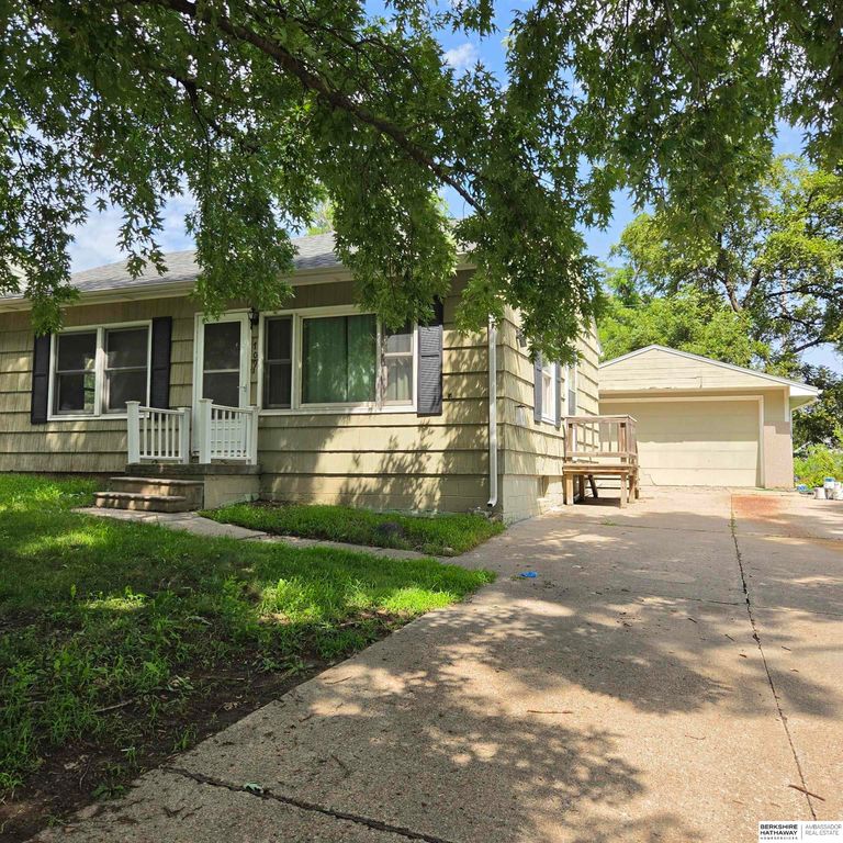 709 N 77TH Avenue, Omaha, NE 68114