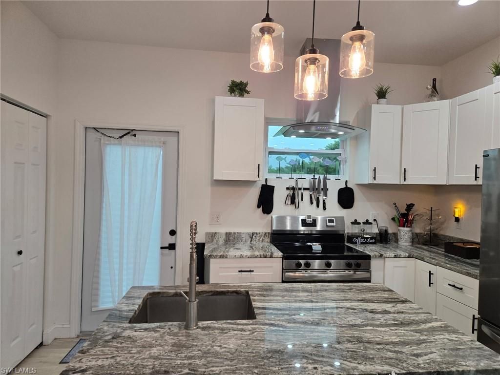 23041 Roundtree AVE, ALVA, FL 33920 — photo 2