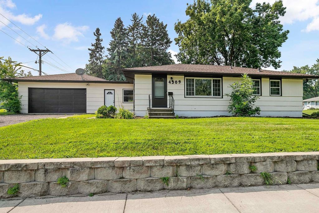 4309 63rd Avenue N, Brooklyn Center, MN 55429