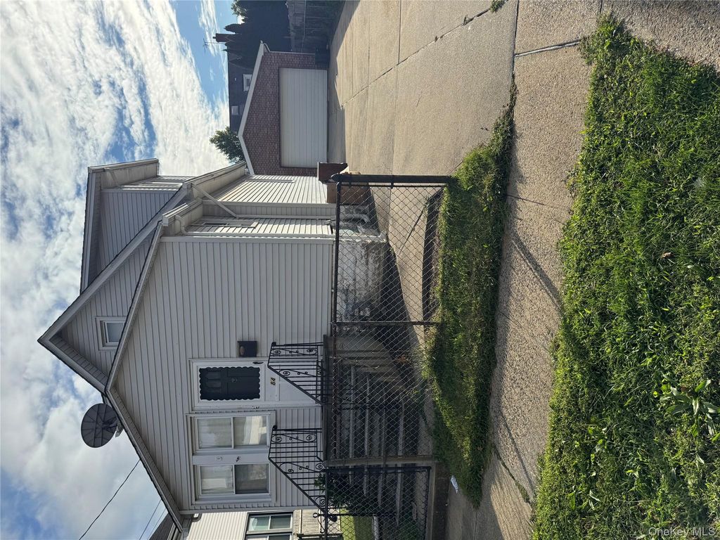 84 Cherry Lane, Floral Park, NY 11001