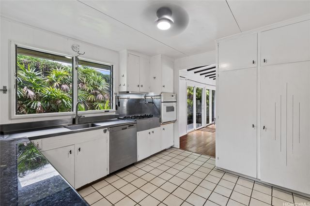 47-220 Kamehameha Highway, Kaneohe, HI 96744