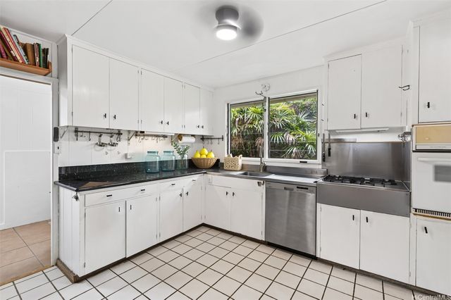47-220 Kamehameha Highway, Kaneohe, HI 96744