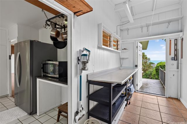 47-220 Kamehameha Highway, Kaneohe, HI 96744