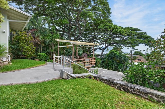 47-220 Kamehameha Highway, Kaneohe, HI 96744