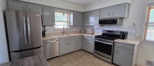 1709 Mercury CIRCLE, Racine, WI 53404