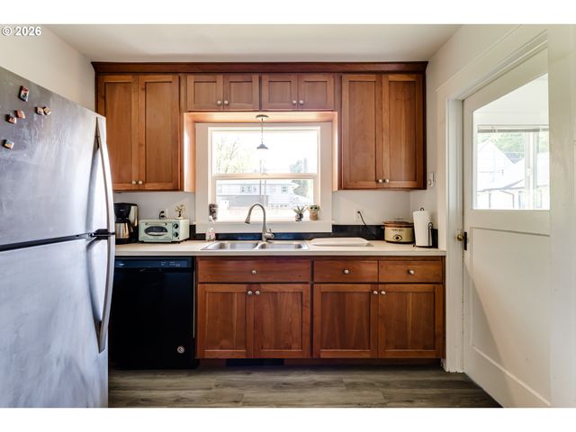 570 W 8TH Ave, Eugene, OR 97401