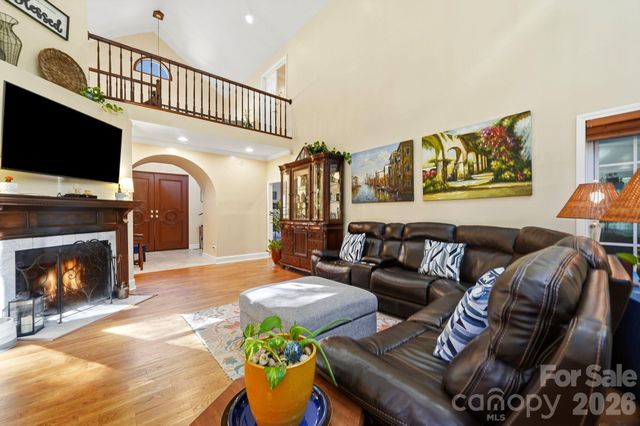 1121 Hillshire Meadow Drive, Matthews, NC 28105