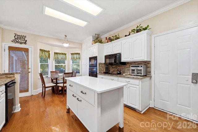 1121 Hillshire Meadow Drive, Matthews, NC 28105
