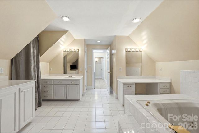 1121 Hillshire Meadow Drive, Matthews, NC 28105