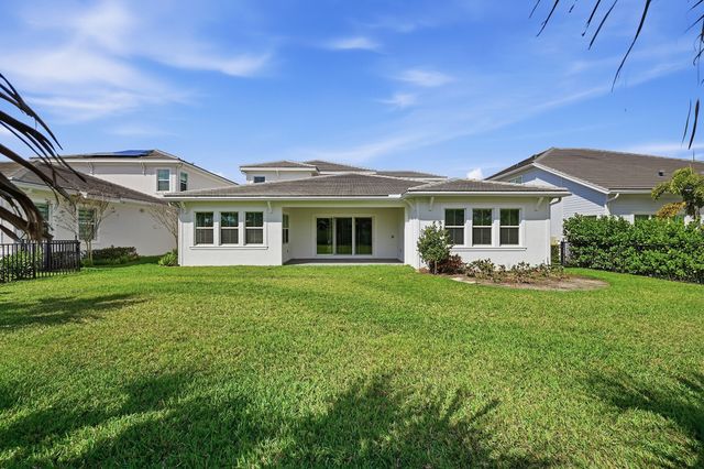 9334 Crestview Circle, Palm Beach Gardens, FL 33412