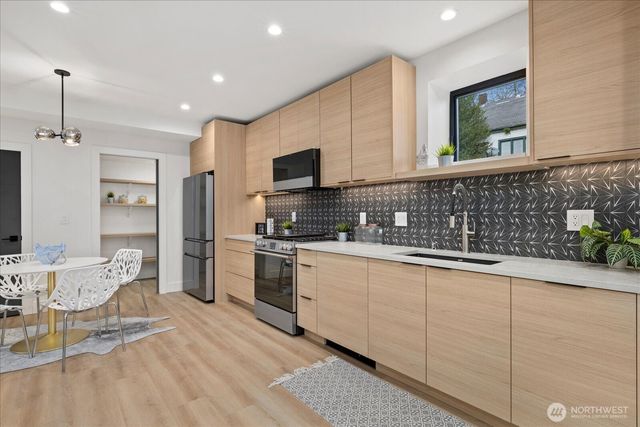 2405 E Fir Street, Seattle, WA 98122