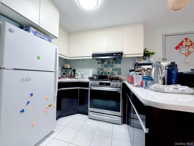 132-03 Sanford Avenue 2D, Flushing, NY 11355