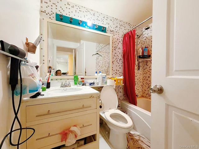 132-03 Sanford Avenue 2D, Flushing, NY 11355