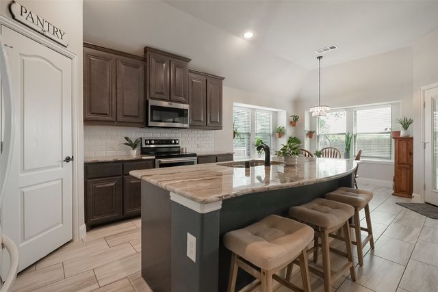 201 Providence Drive, Van Alstyne, TX 75495