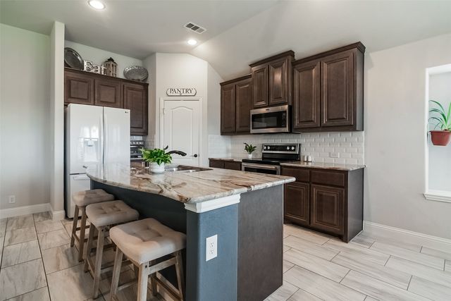 201 Providence Drive, Van Alstyne, TX 75495