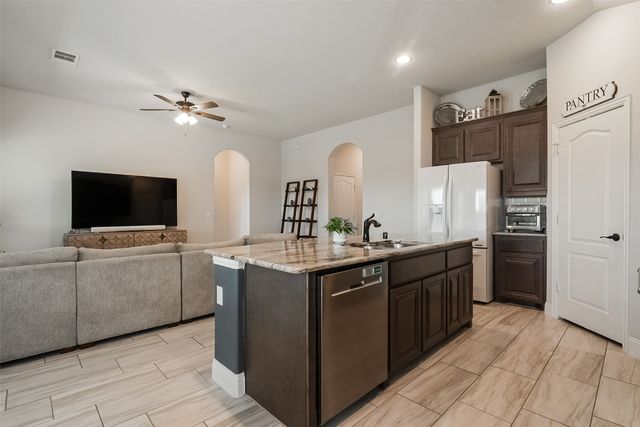201 Providence Drive, Van Alstyne, TX 75495